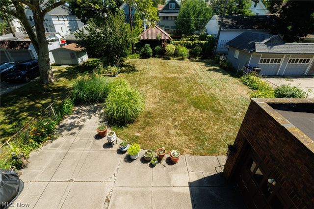2065 West Boulevard, Cleveland, OH 44102