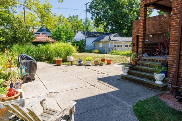 2065 West Boulevard, Cleveland, OH 44102