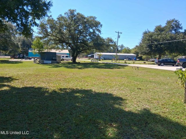 9035 Pine Drive, Bay Saint Louis, MS 39520