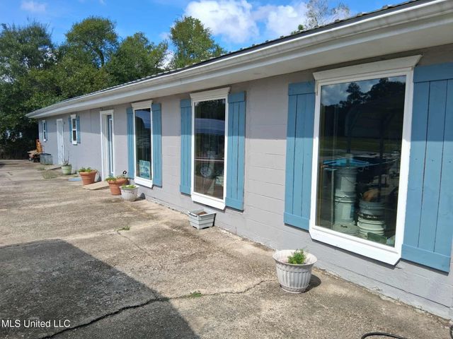 9035 Pine Drive, Bay Saint Louis, MS 39520