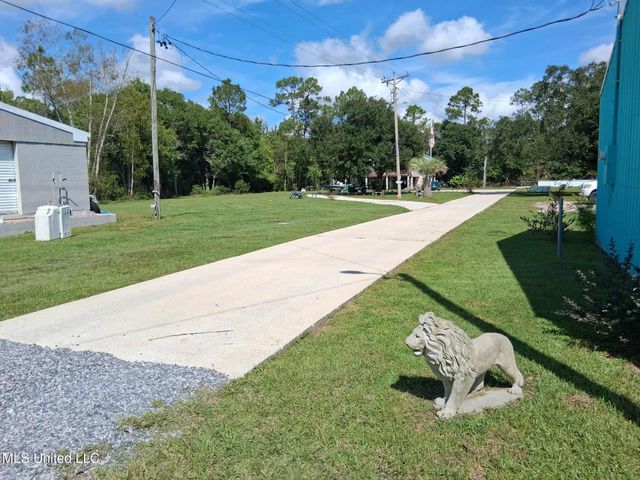 9035 Pine Drive, Bay Saint Louis, MS 39520