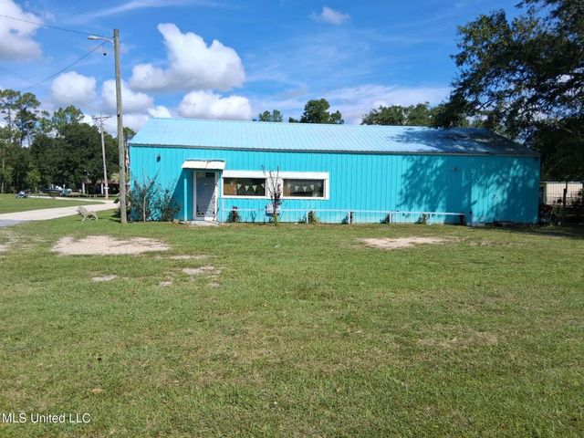 9035 Pine Drive, Bay Saint Louis, MS 39520