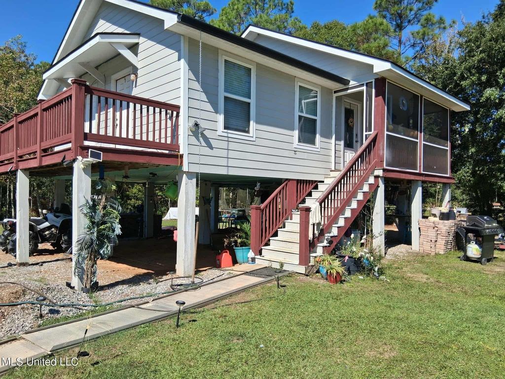 9035 Pine Drive, Bay Saint Louis, MS 39520