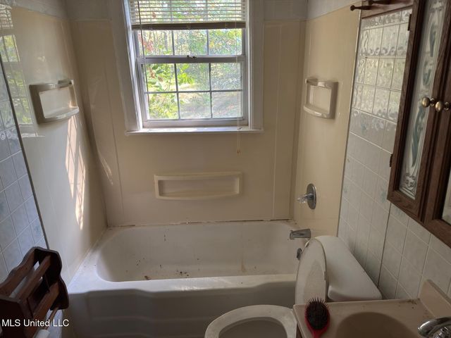 1060 Lake Dockery Road, Byram, MS 39272