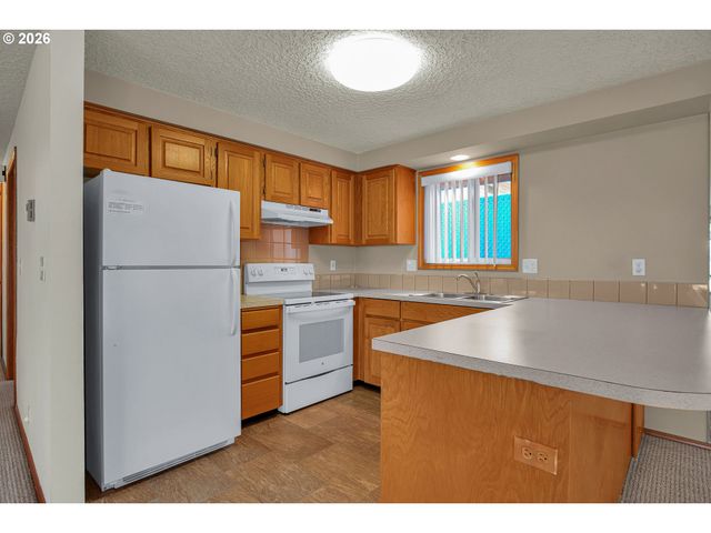 512 N RAILROAD Ave, Ridgefield, WA 98642
