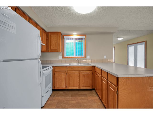512 N RAILROAD Ave, Ridgefield, WA 98642