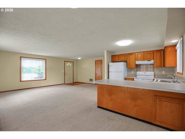 512 N RAILROAD Ave, Ridgefield, WA 98642
