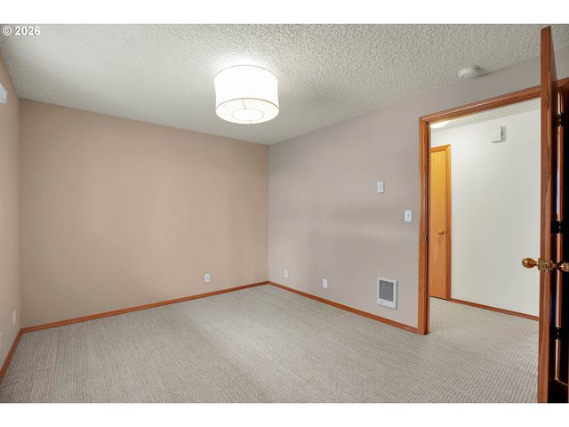 512 N RAILROAD Ave, Ridgefield, WA 98642
