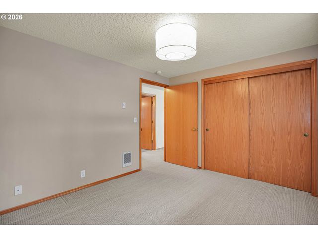 512 N RAILROAD Ave, Ridgefield, WA 98642