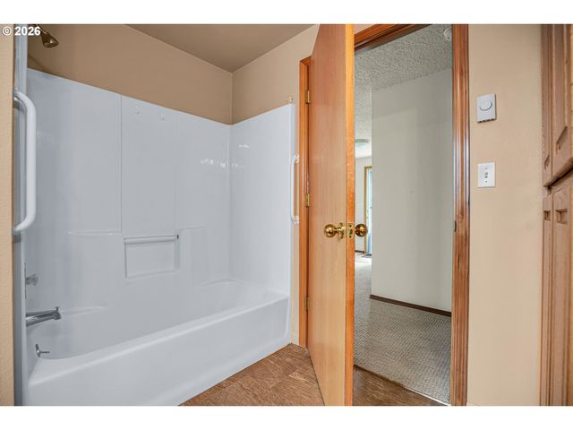512 N RAILROAD Ave, Ridgefield, WA 98642