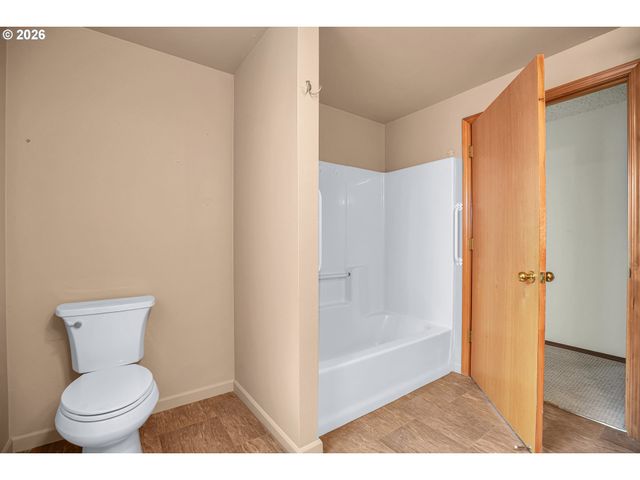 512 N RAILROAD Ave, Ridgefield, WA 98642