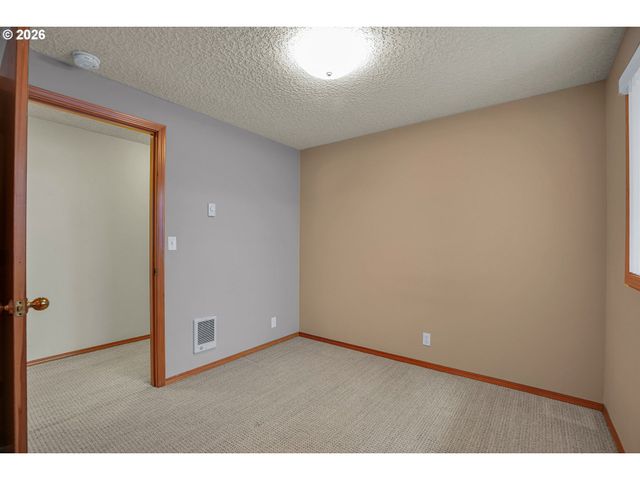 512 N RAILROAD Ave, Ridgefield, WA 98642