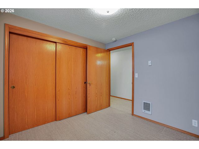 512 N RAILROAD Ave, Ridgefield, WA 98642