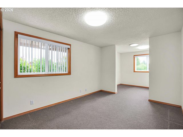 512 N RAILROAD Ave, Ridgefield, WA 98642