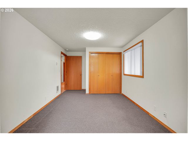 512 N RAILROAD Ave, Ridgefield, WA 98642