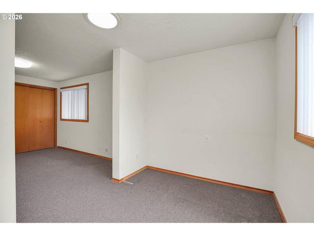 512 N RAILROAD Ave, Ridgefield, WA 98642