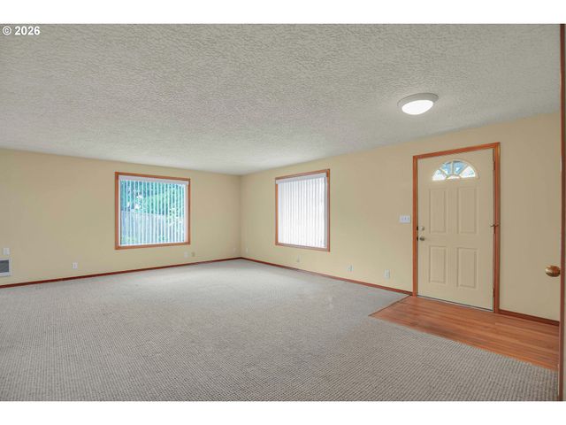 512 N RAILROAD Ave, Ridgefield, WA 98642