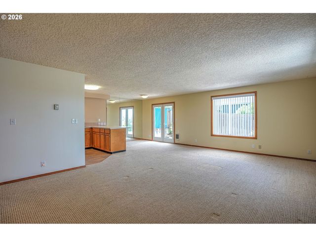 512 N RAILROAD Ave, Ridgefield, WA 98642