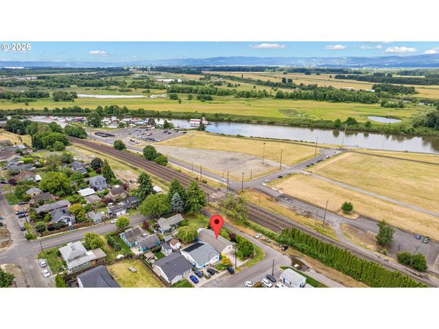 512 N RAILROAD Ave, Ridgefield, WA 98642