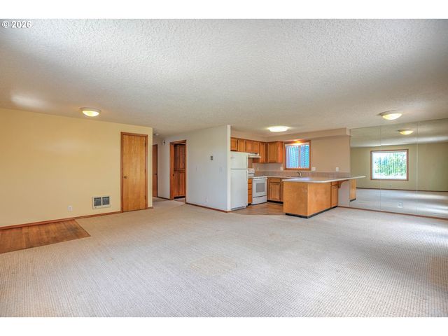 512 N RAILROAD Ave, Ridgefield, WA 98642