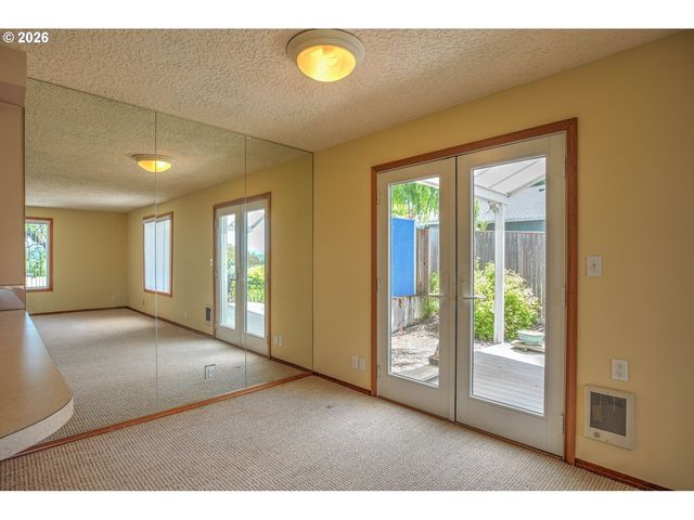 512 N RAILROAD Ave, Ridgefield, WA 98642