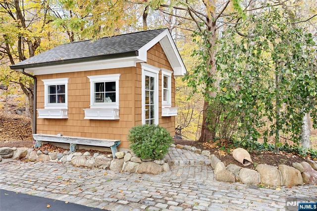 164 Deerhaven Road, Mahwah, NJ 07430