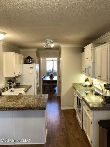 6647 Renee Drive, Olive Branch, MS 38654