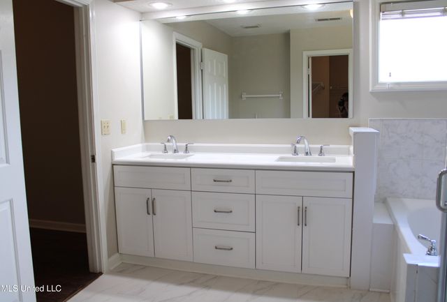 6647 Renee Drive, Olive Branch, MS 38654