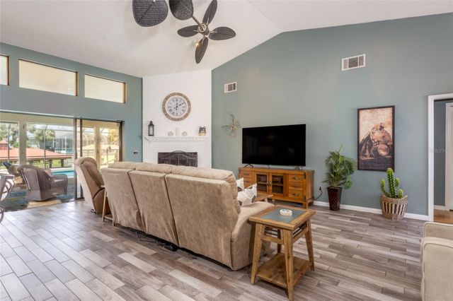 18 CLASSIC COURT S, Palm Coast, FL 32137