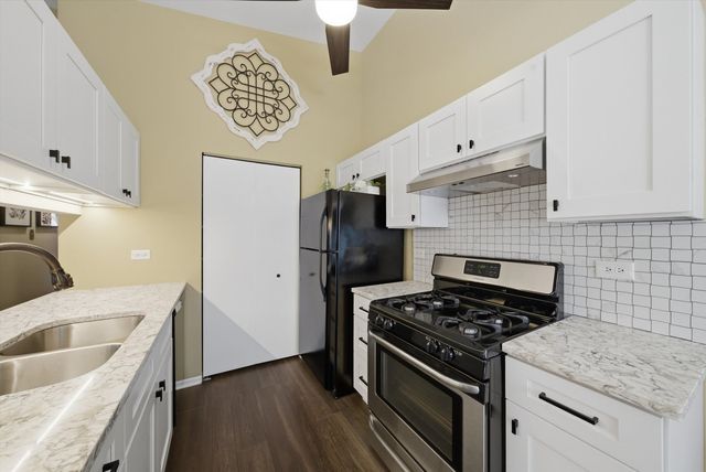 1 W Stonebridge Court 1C, Palos Hills, IL 60465