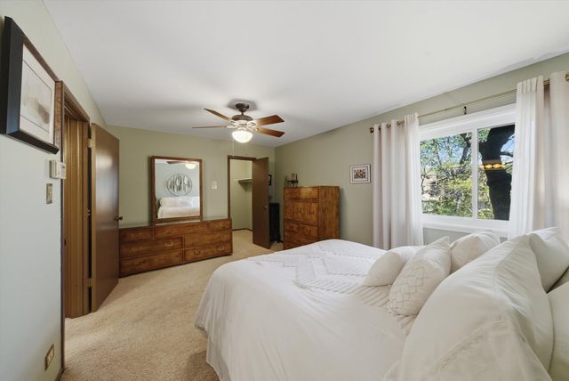 1 W Stonebridge Court 1C, Palos Hills, IL 60465