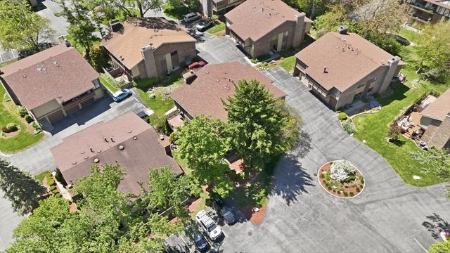 1 W Stonebridge Court 1C, Palos Hills, IL 60465