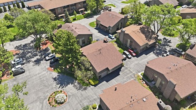 1 W Stonebridge Court 1C, Palos Hills, IL 60465