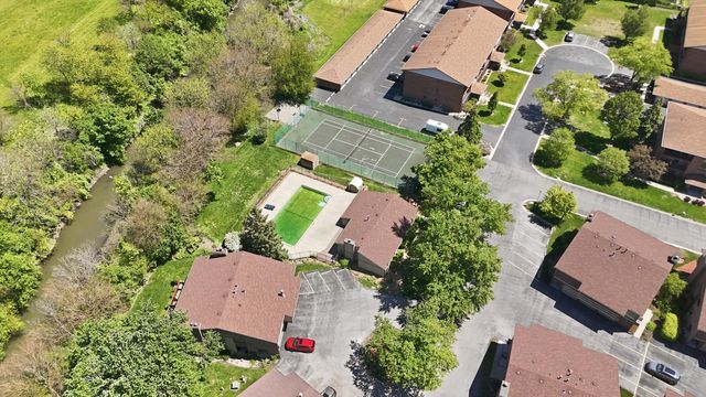 1 W Stonebridge Court 1C, Palos Hills, IL 60465