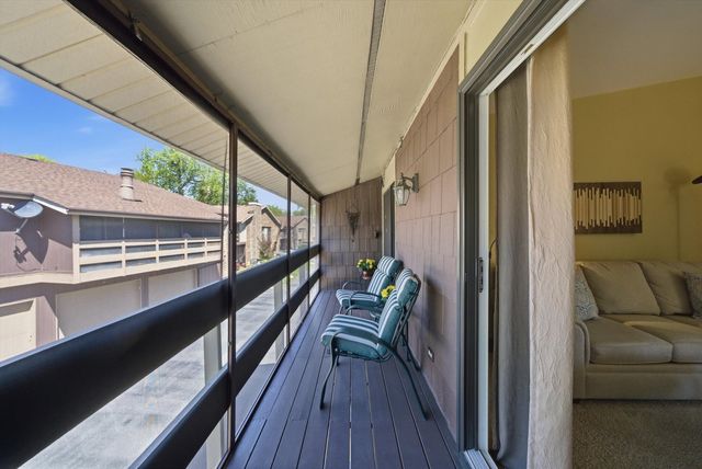 1 W Stonebridge Court 1C, Palos Hills, IL 60465