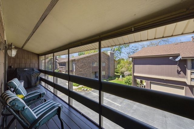 1 W Stonebridge Court 1C, Palos Hills, IL 60465
