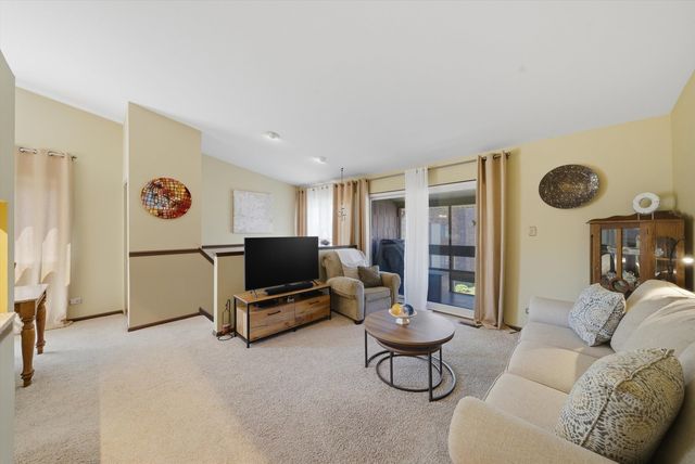 1 W Stonebridge Court 1C, Palos Hills, IL 60465