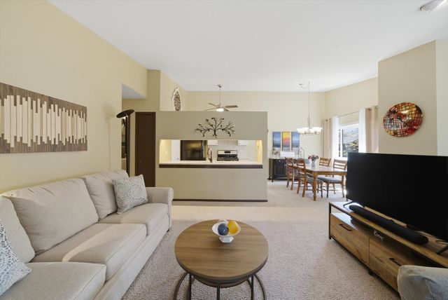 1 W Stonebridge Court 1C, Palos Hills, IL 60465