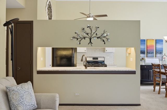 1 W Stonebridge Court 1C, Palos Hills, IL 60465