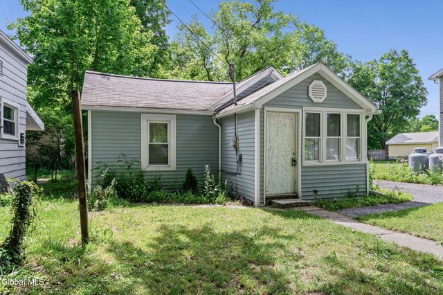 28 Lake Avenue, Nassau, NY 12123