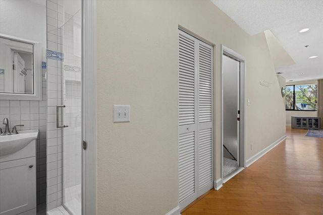 1928 HARBOURSIDE DRIVE 1402, Longboat Key, FL 34228