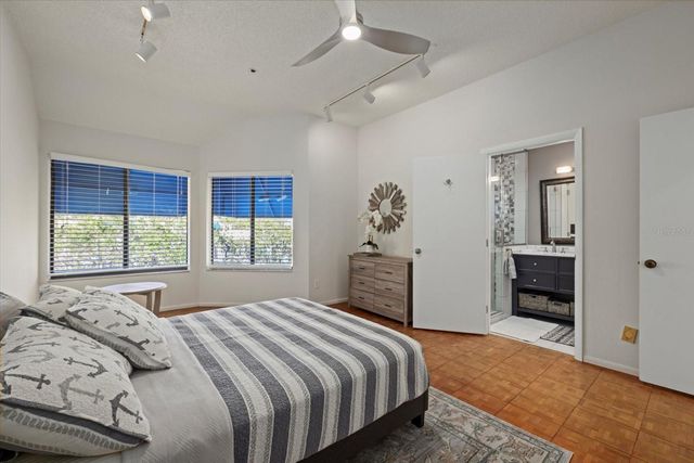 1928 HARBOURSIDE DRIVE 1402, Longboat Key, FL 34228