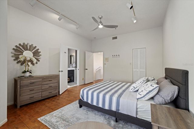 1928 HARBOURSIDE DRIVE 1402, Longboat Key, FL 34228