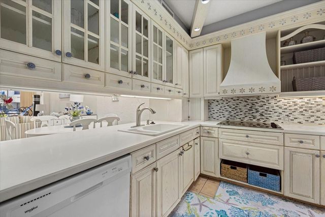 1928 HARBOURSIDE DRIVE 1402, Longboat Key, FL 34228