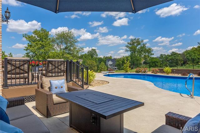 32 Rathfarnum Lane, Weldon Spring, MO 63304