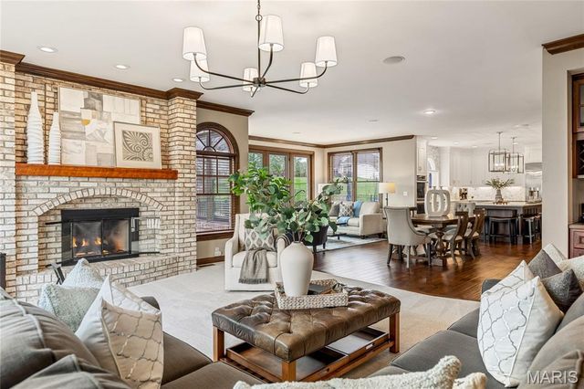 32 Rathfarnum Lane, Weldon Spring, MO 63304