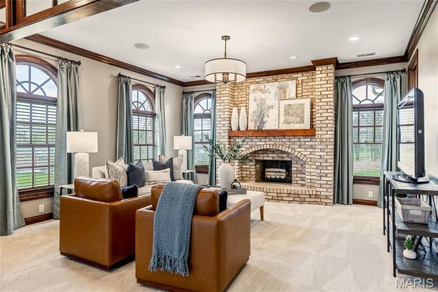 32 Rathfarnum Lane, Weldon Spring, MO 63304