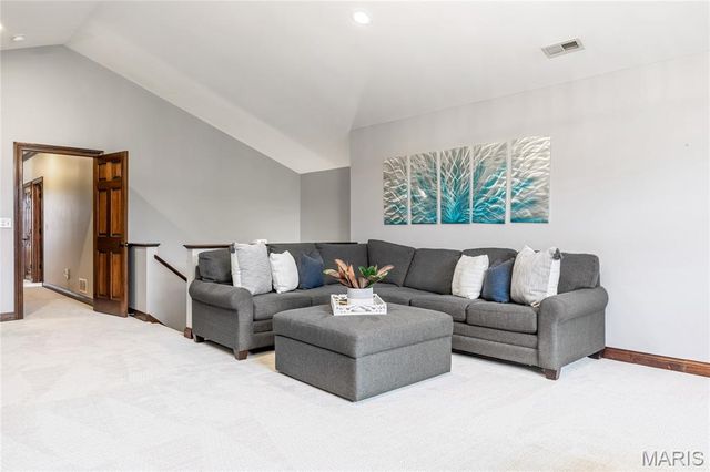 32 Rathfarnum Lane, Weldon Spring, MO 63304