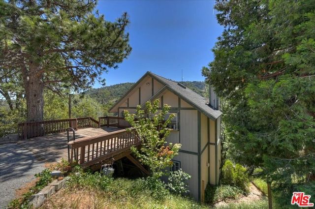 267 Davos Court, Crestline, CA 92325