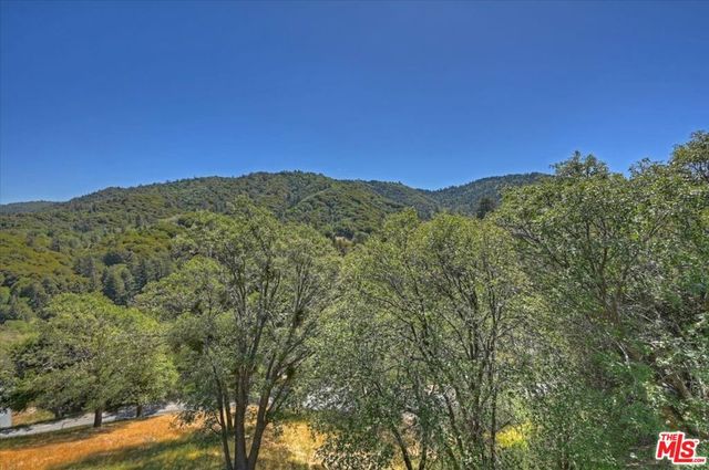 267 Davos Court, Crestline, CA 92325